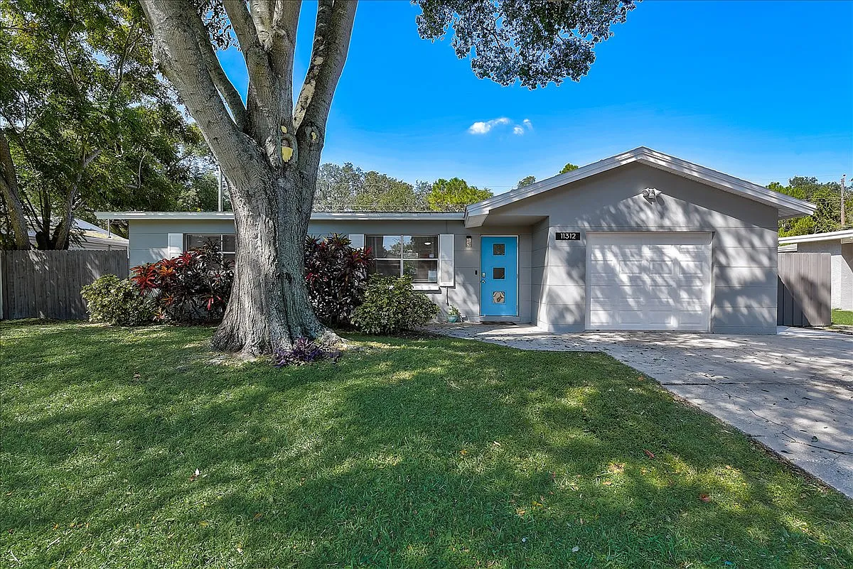 3 bed, 1274 sqft, $3,398 — Photo 2