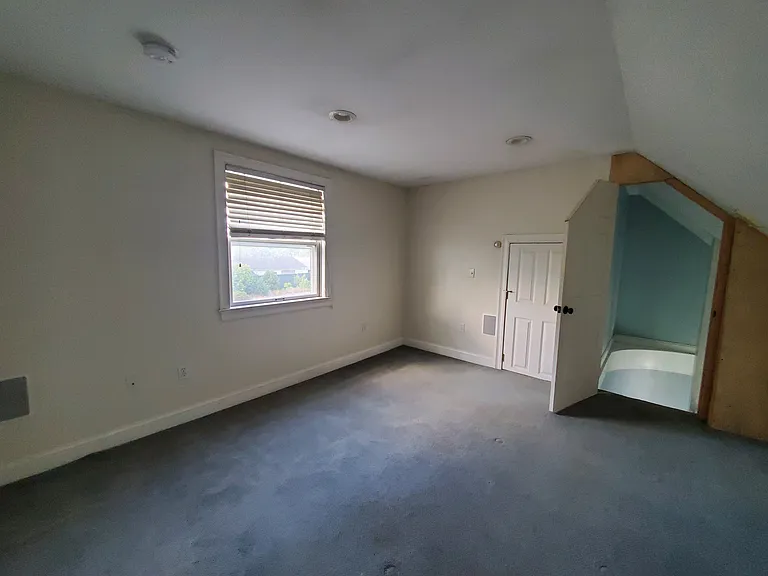 537 Islington St #2 — Photo 15