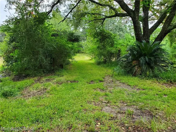 9170 Little River Rd, Bayou La Batre, AL 36509
