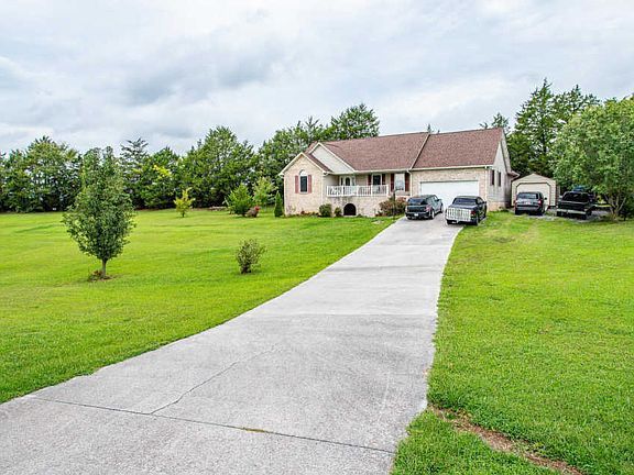 3rd image of 619 Gateway Ln