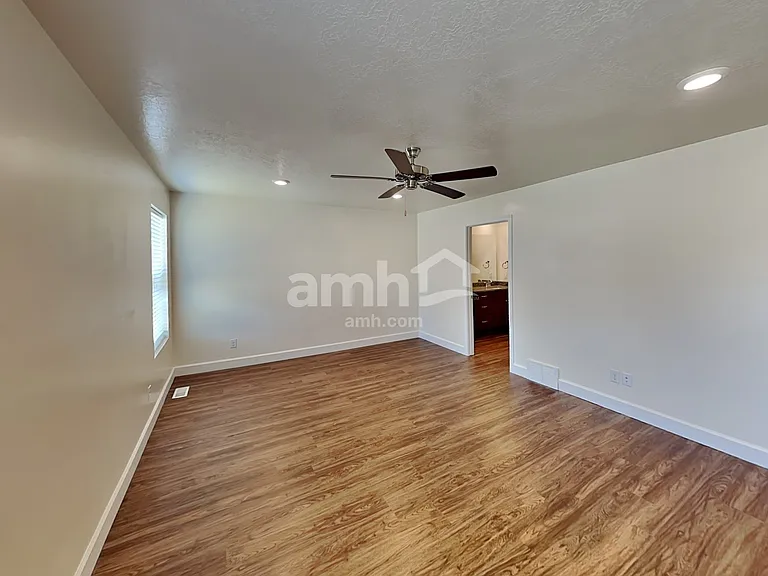 2054 E Silverado Ln — Photo 8
