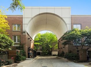 2671 N Greenview Ave APT B, Chicago, IL 60614