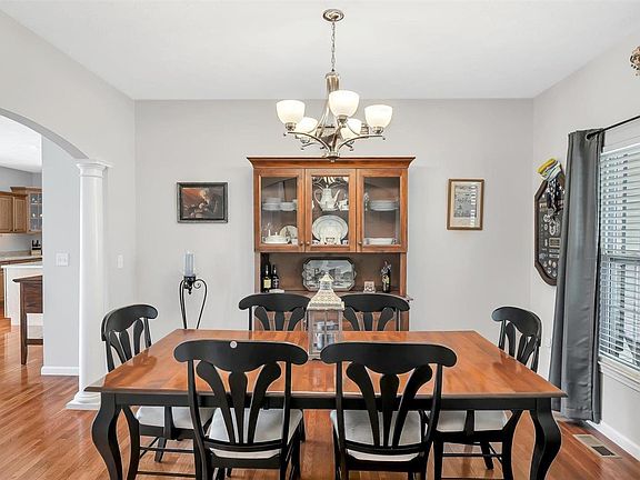 5th image of 759 Moorland Cir