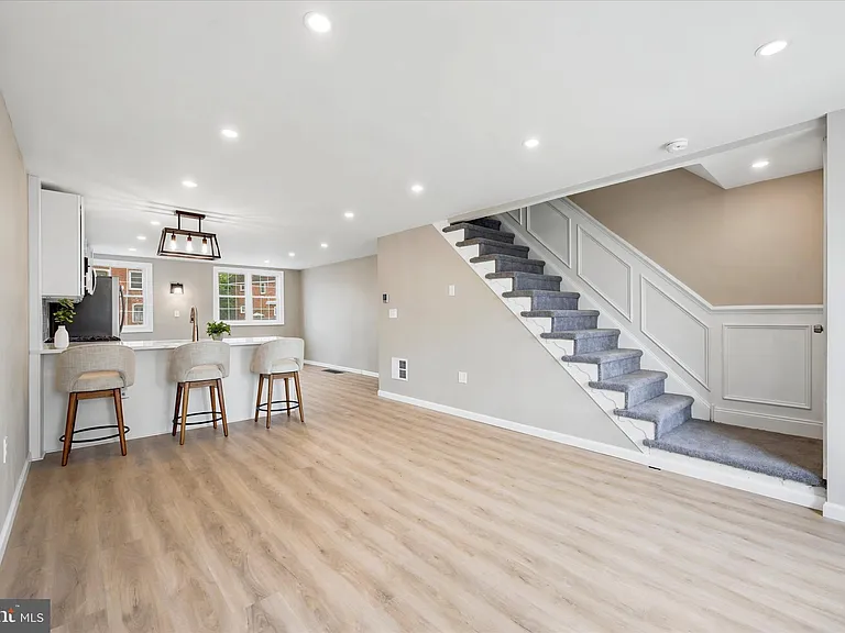 925 Maple Ave — Photo 5