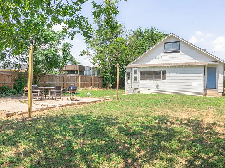 1902 Miller Ave — Photo 66