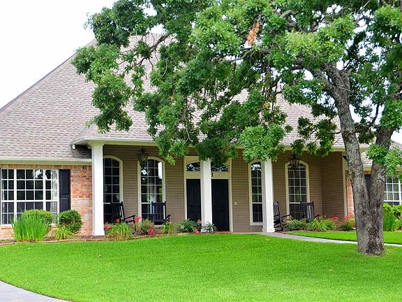 2nd image of 221 Clubview Dr