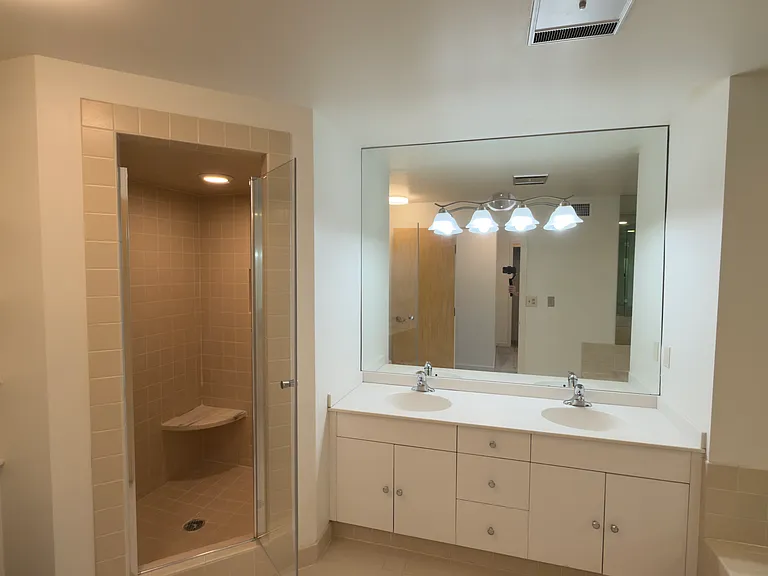 Chelsea Condos — Photo 62