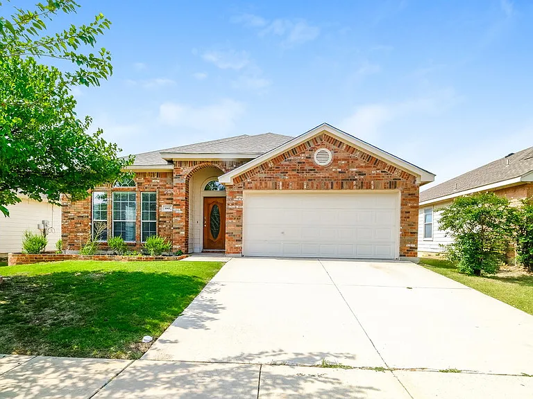1005 Fort Apache Dr — Photo 1