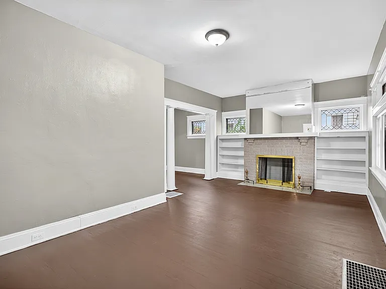 4265 E 128th St #1 — Photo 3
