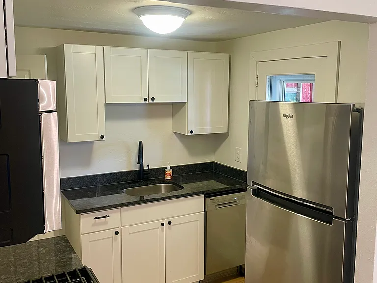137 Orris St — Photo 3