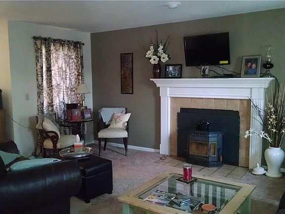 3rd image of 702 Briarwood Dr #A