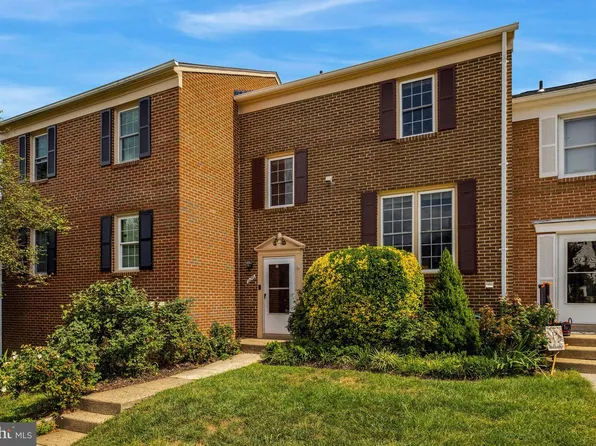 926 Sherwood Ct, Sterling, VA 20164