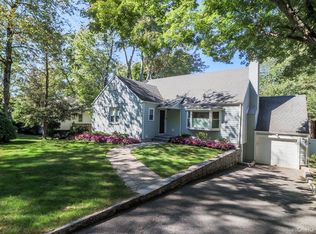 112 Thornbury Rd E, Scarsdale, NY 10583