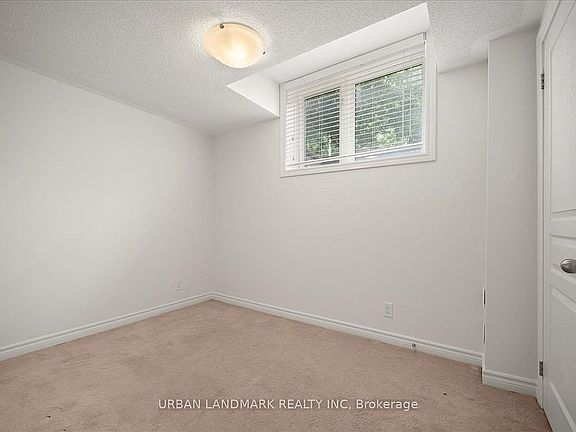3rd image of 94 Caledonia Park Rd #4