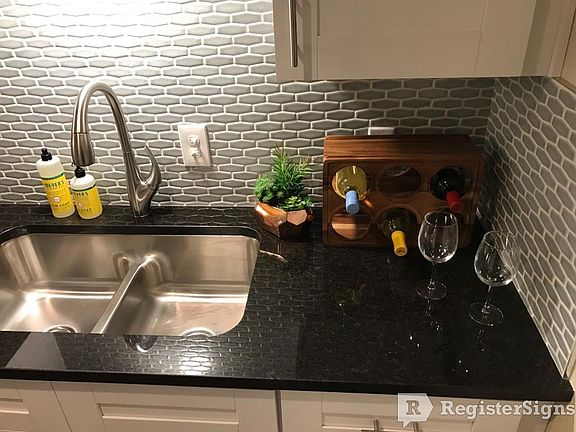 3rd image of 525 Jones Ave