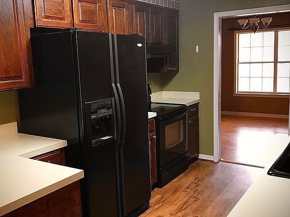3rd image of 900 Charleston Pl