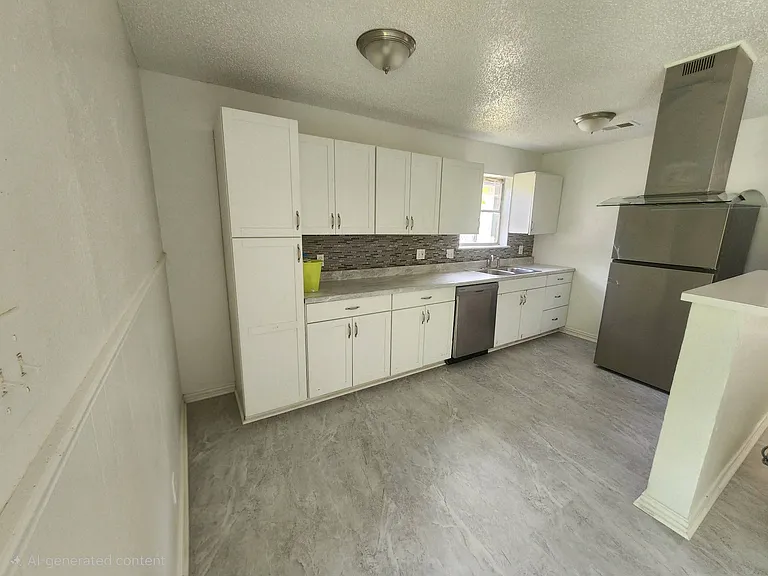 617 SW 16th St — Photo 3