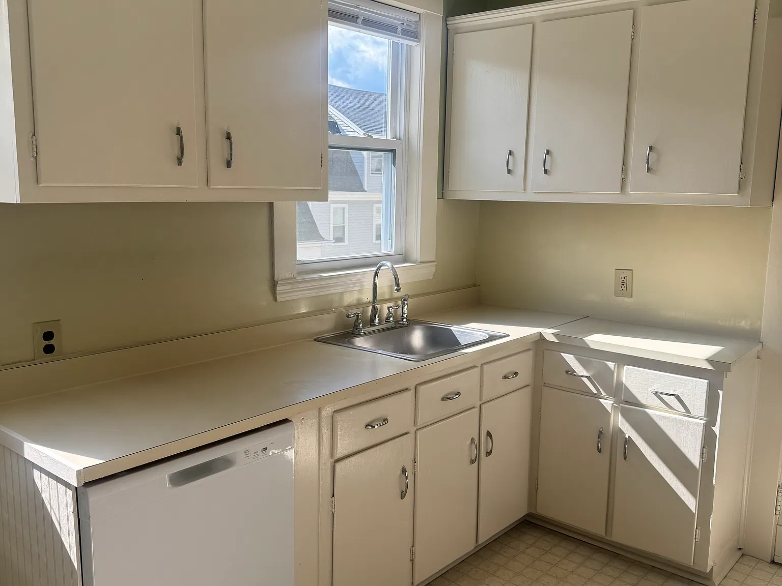 4 bed, 1800 sqft, $3,950 — Photo 4