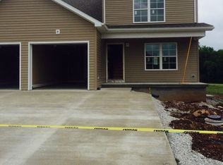 559 Walnut Creek Dr, Bowling Green, KY 42101