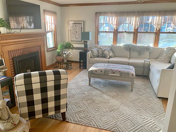 Living room with gas fireplace