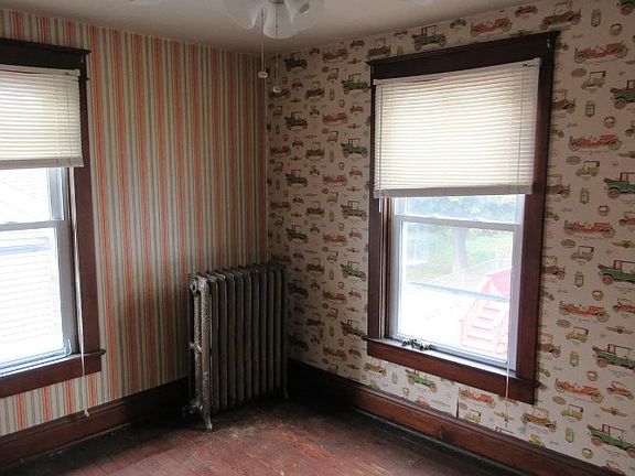 4th image of 601 6th St