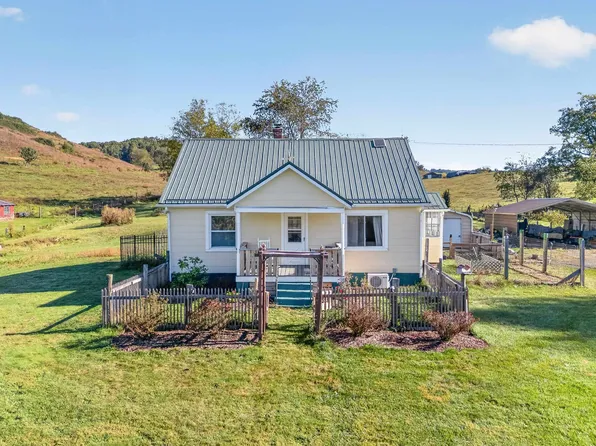 8557 Spring Valley Rd, Fries, VA 24330