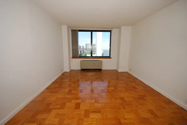 Sold by Luxury Habitat | media 10