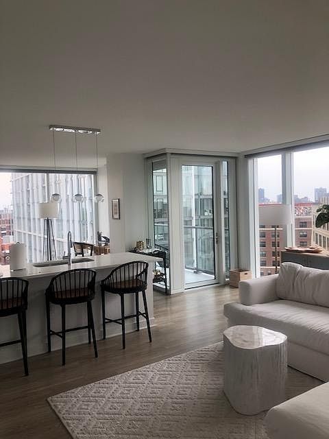 2nd image of 2335 N Lincoln Ave #1006