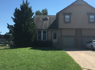 9521 W 78th St, Overland Park, KS 66204