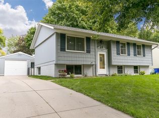 3423 Ardsley Ln SW, Cedar Rapids, IA 52404