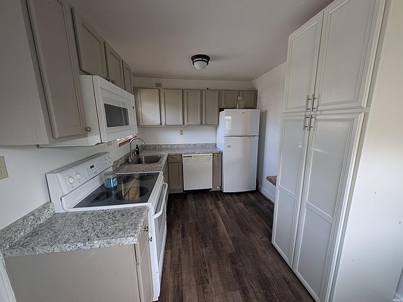 4th image of 222 McCarty St