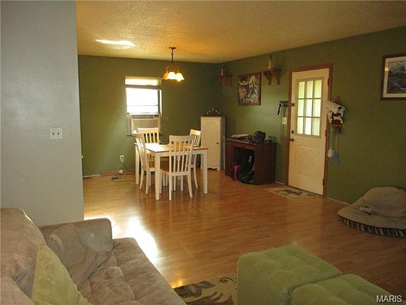3rd image of 782 Sommerset Dr