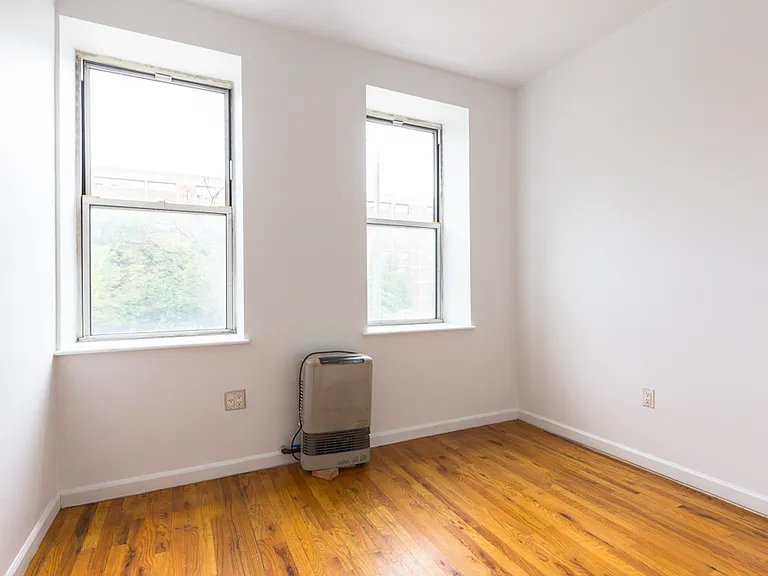 32 Varet St #2L — Photo 1