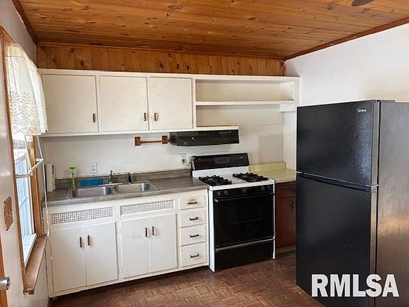 4th image of 411 W Gail Ave