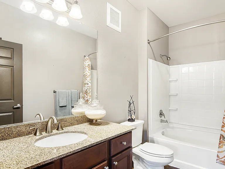 Wellington Grande Apartment Homes — Photo 11