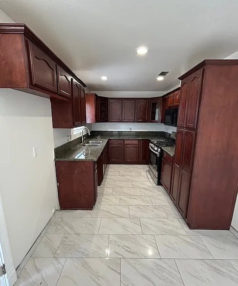 7325 Cypress Ave — Photo 10