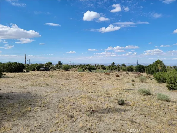 9855 Holiday Ln, Phelan, CA 92372