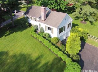 5 Pilgrim Cir, Rochester, NY 14618