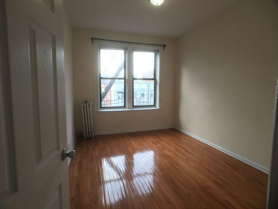 1st image of 2542 35th St APT 2R
