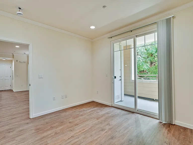 Encinal Place Apartments — Photo 19