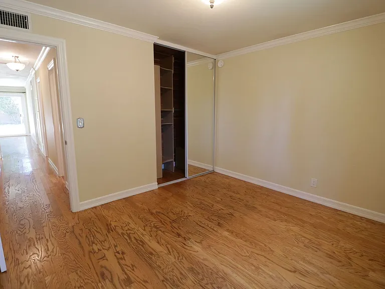22325 Wyandotte St — Photo 20