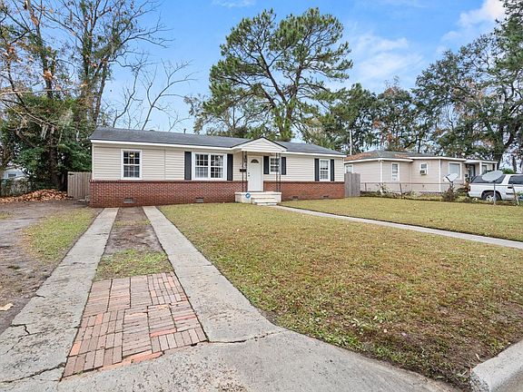3rd image of 325 Manor Dr