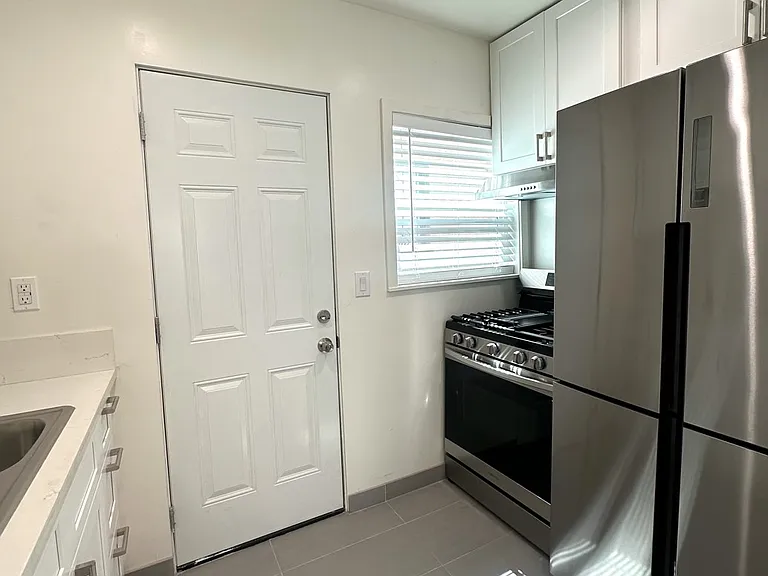 1464 Gaviota Ave #7 — Photo 8