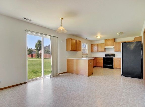 4th image of 19430 105th Avenue Ct E