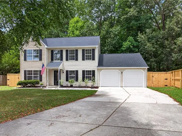 902 Sir Lionel Ct, Newport News, VA 23608
