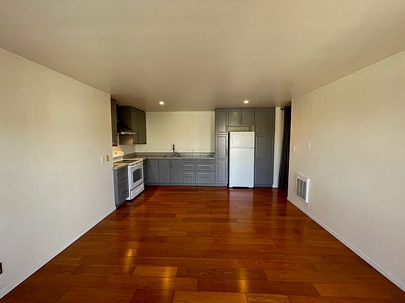 2nd image of 2960 Mission St #303