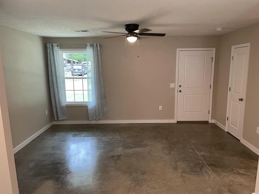 3082 College St — Photo 4