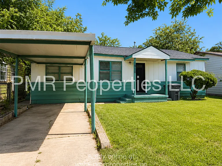 1411 NW Hoover Ave — Photo 1