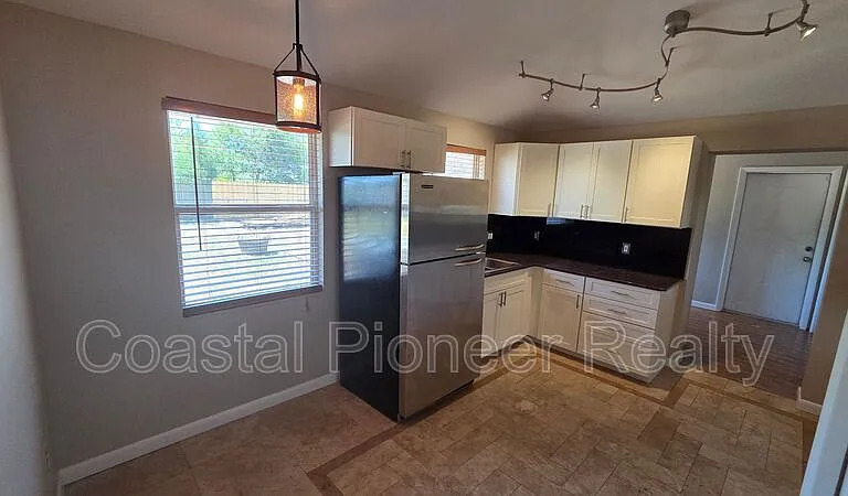 541 Roanoke St — Photo 7