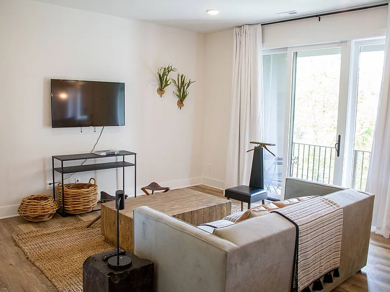 2025 Library Ave #302 — Photo 2